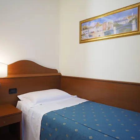 Cris Hotel