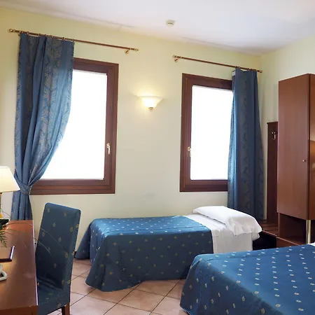 Cris Hotel Mestre
