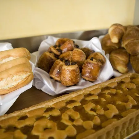 Cris فندق ميستر