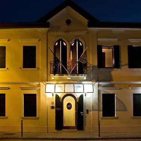 クリス ホテル メストレ